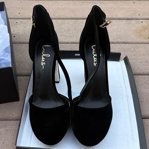 Lulu's Elegant Black Heels